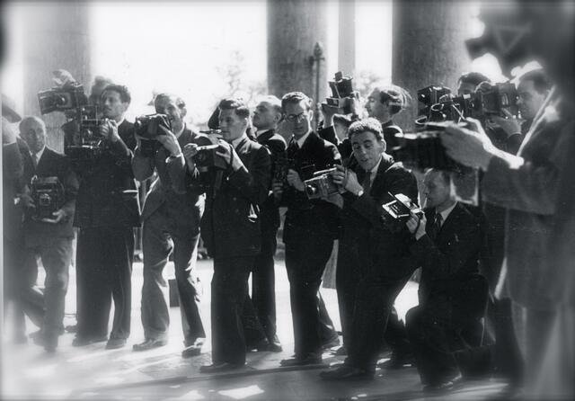 A guard of honour of cues